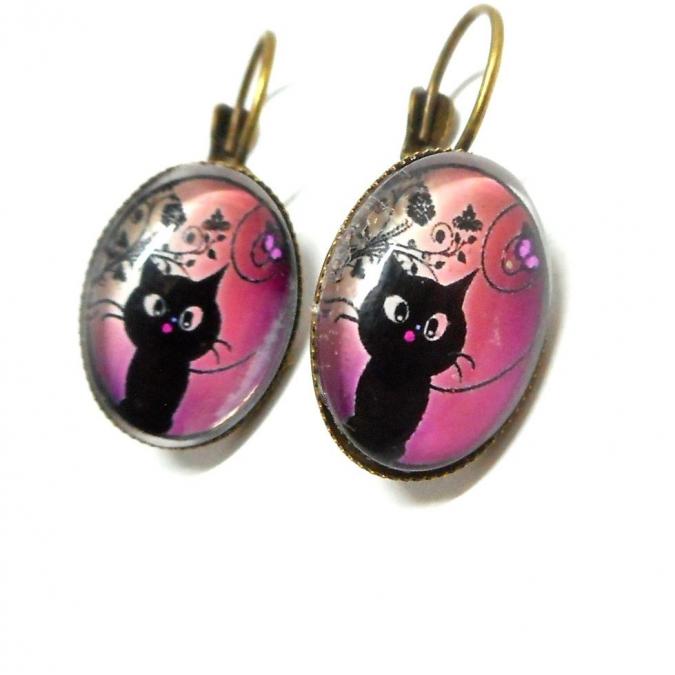 Breloques et cie - Boucles d&#039;oreilles chat noir sur fond rose - Boucles d&#039;oreille - metal bronze