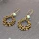 Breloques et cie - Boucles  d&#039;oreilles fleurs perles vertes - Boucles d&#039;oreille - metal bronze