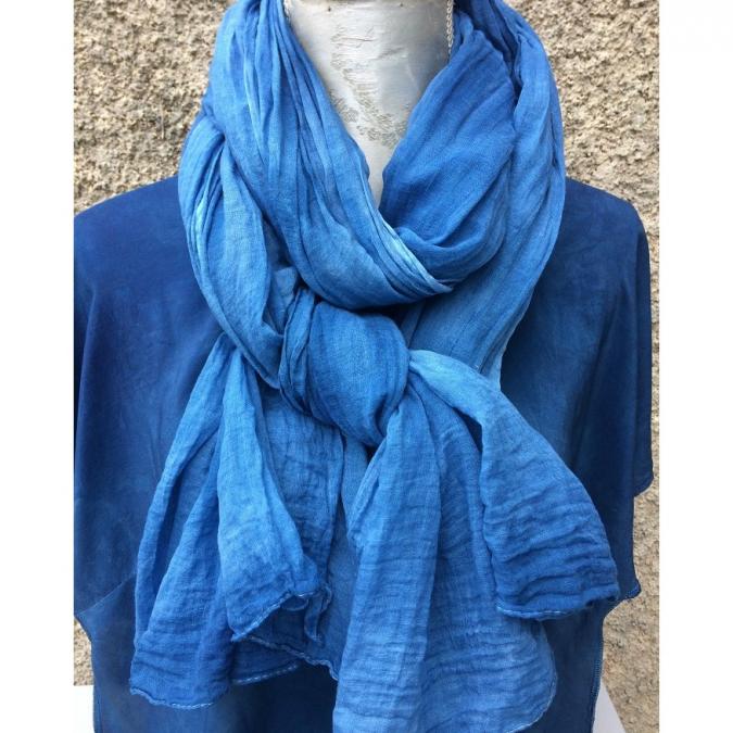 Chantalsoie  Teinturière au bleu de Pastel du Tarn - Chèche coton teinté à l&#039;indigo de pastel  et de persicaire - Chèche mixte