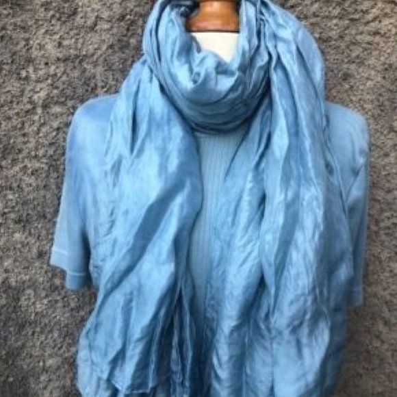 Chantalsoie  Teinturière au bleu de Pastel du Tarn - Etole froissée soie naturelle au bleu de pastel  et à l&#039;indigo de persicaire - Etole mixte