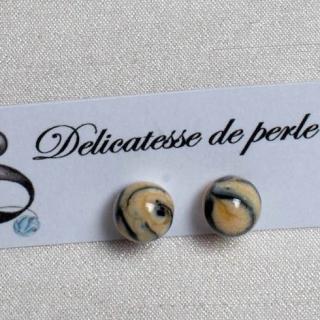Délicatesse de perle - BOUCLES D’OREILLES PUCES PERLES BEIGES - Boucles d&#039;oreille - Acier
