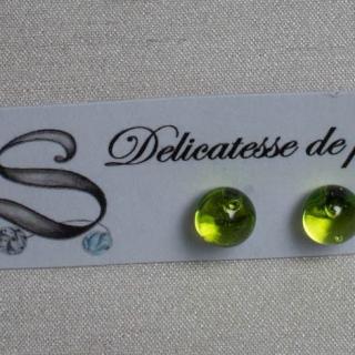 Délicatesse de perle - BOUCLES D’OREILLES PUCES PERLES VERTES CLAIRES - Boucles d&#039;oreille - Acier