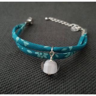 Emilie Roze - Bracelet liberty bleu avec une perle blanche - taille Moyen - Bracelet - Verre