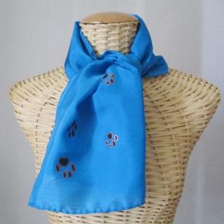 Evysoie - Echarpe en soie bleue motifs pattes de chats - Echarpe femme et ado