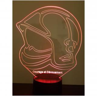 KISSKISSMETAL - CASQUE POMPIER F1 avec devise - Lampe d&#039;ambiance 3D à leds, gravure laser sur acrylique, alimentation par piles ou câble USB - Lampe d&#039;ambiance