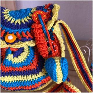 L'arc en ciel de Ghis - Mini sac à main enfant de couleurs Multicolore, turquoise, jaune, violet, orange au crochet - Sac bandouilière enfants