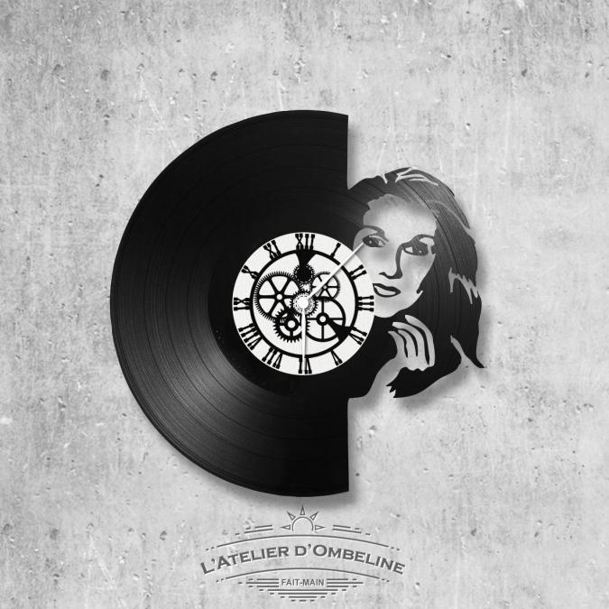 L'Atelier d'Ombeline - Horloge murale en vinyle 33 tours fait-main / thème Céline Dion, chanteuse, diva, rené, titanic - Horloge - 
