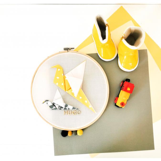 LEEWALIA - Tambour OISEAUX jaune et gris - décoration chambre enfant bébé à personnaliser - Décoration enfant