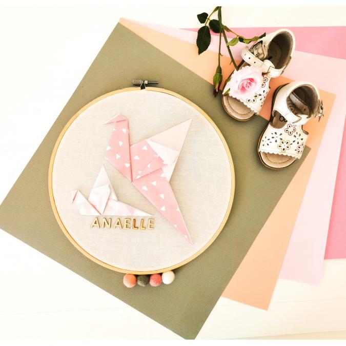 LEEWALIA - Tambour OISEAUX rose et beige - décoration chambre enfant bébé à personnaliser - Décoration enfant