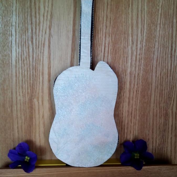 Les Fée...rmetures éclair - Guitare, en carton ondulé, fermeture éclair et strass, modèle réduit de 23 cm / 8,5 cm - Objets décoratifs