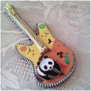 Les Fée...rmetures éclair - Guitare miniature au panda - Cadeaux de Noël