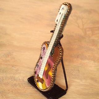 Les Fée...rmetures éclair - Guitare miniature en fermeture éclair aux multiples couleurs - Objets décoratifs