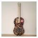 Les Fée...rmetures éclair - Guitare miniature en fermeture éclair décorée de volutes en papier roulé et des strass - Objets décoratifs