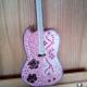 Les Fée...rmetures éclair - Guitare miniature en  rose et blanc - Objets décoratifs