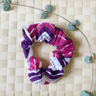 Les Noeuds-Noeuds - Chouchou - scrunchie upcyclé en coton blanc et violet - Scrunchie