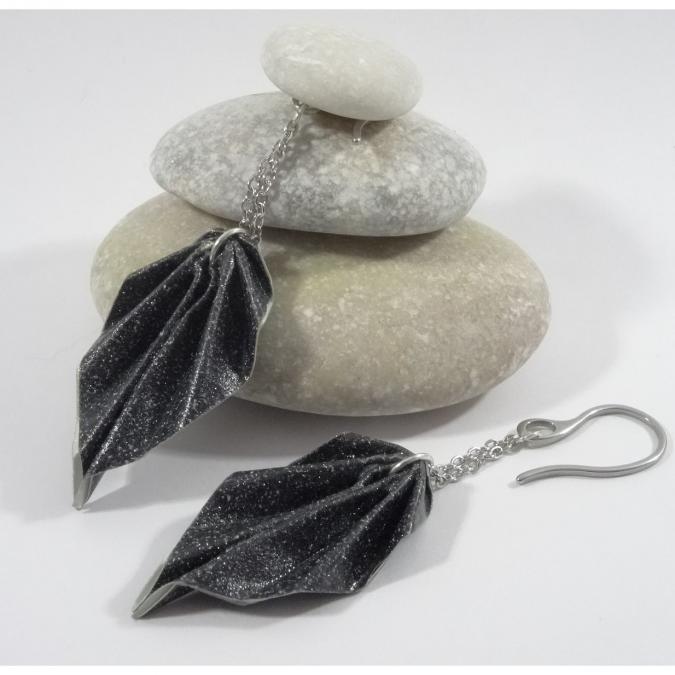Line et les perles - Boucles Feuilles Origami noir pailleté - Boucles d&#039;oreille - Acier