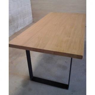 Métal et Bois - Table en chêne / Piétements carrés en acier plat - Table - 
