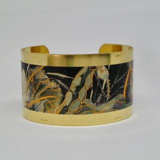 Terre de passion - Bracelet manchette en laiton brut et papier japonais noir doré fleurs - Bracelet manchette